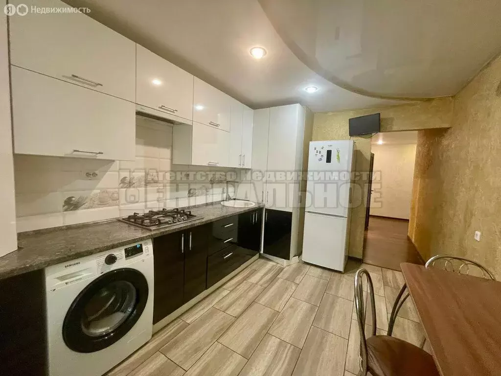 2-комнатная квартира: Смоленск, проспект Строителей, 23Б (69 м) - Фото 2