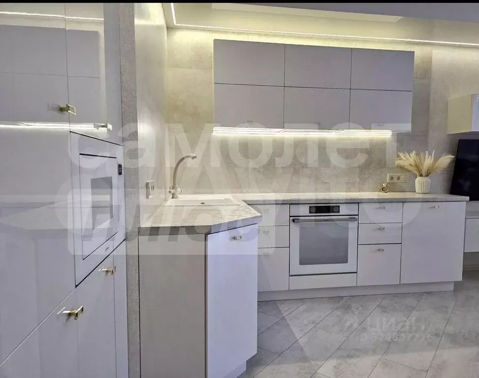 2-к кв. Крым, Евпатория просп. Ленина, 68к43 (57.0 м) - Фото 1