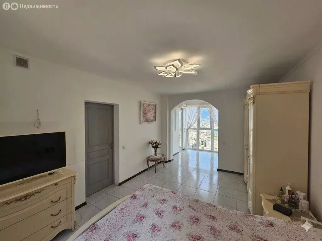 3-комнатная квартира: Ялта, улица Сеченова, 21/31к2 (91.5 м) - Фото 1