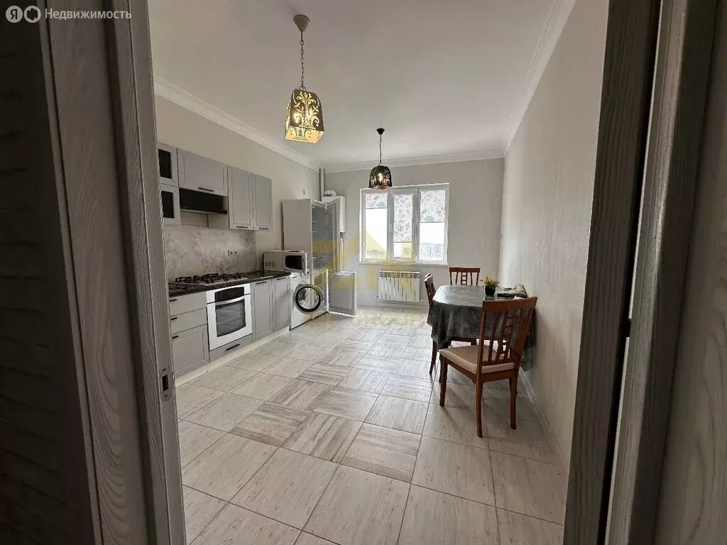 2-комнатная квартира: Махачкала, улица Даниялова, 101 (80 м) - Фото 1