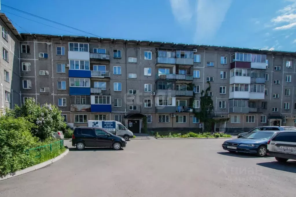 2-к кв. Кемеровская область, Новокузнецк ул. Кирова, 95 (43.7 м) - Фото 0