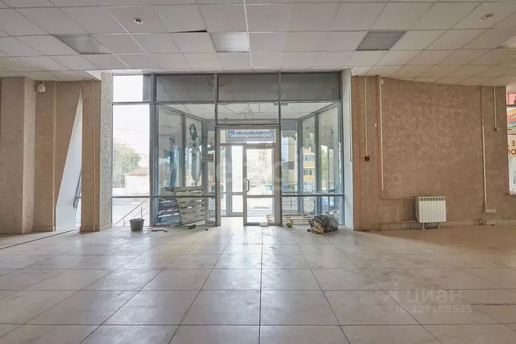 Помещение свободного назначения в Саратовская область, Энгельс ул. ... - Фото 1