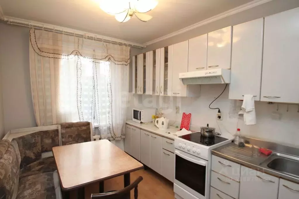 2-к кв. Тюменская область, Тюмень Ялуторовская ул., 12 (53.7 м) - Фото 0