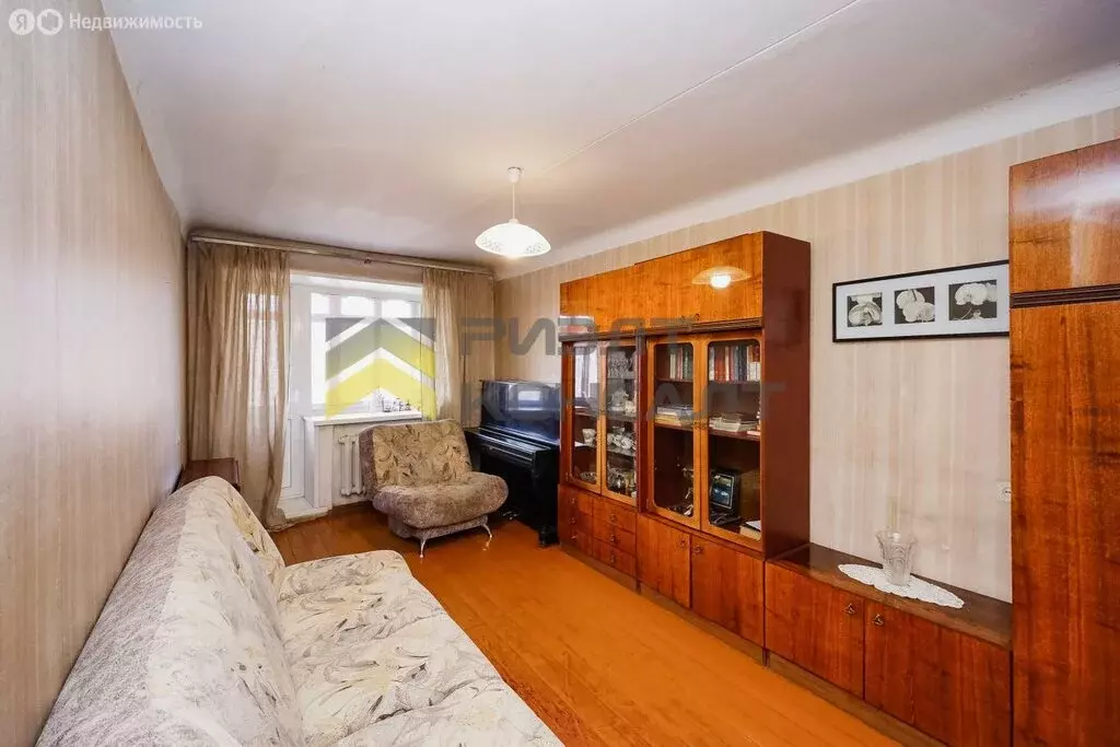 3-комнатная квартира: Омск, улица Пушкина, 30 (56.4 м) - Фото 1