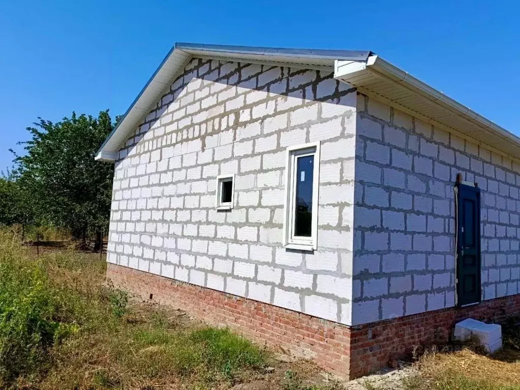 Дом в Краснодарский край, Ленинградская ст-ца ул. Мира, 30А (70 м) - Фото 1