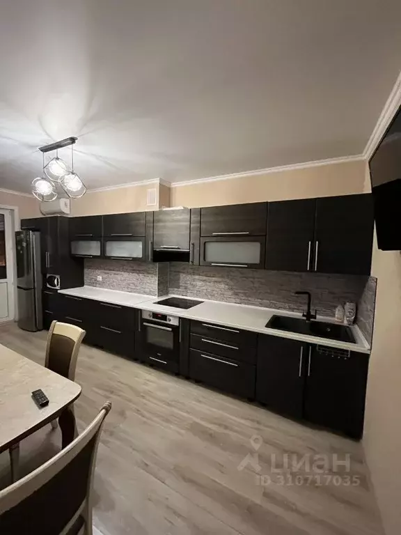 2-к кв. Астраханская область, Астрахань ул. Генерала Епишева, 65 (80.0 ... - Фото 1