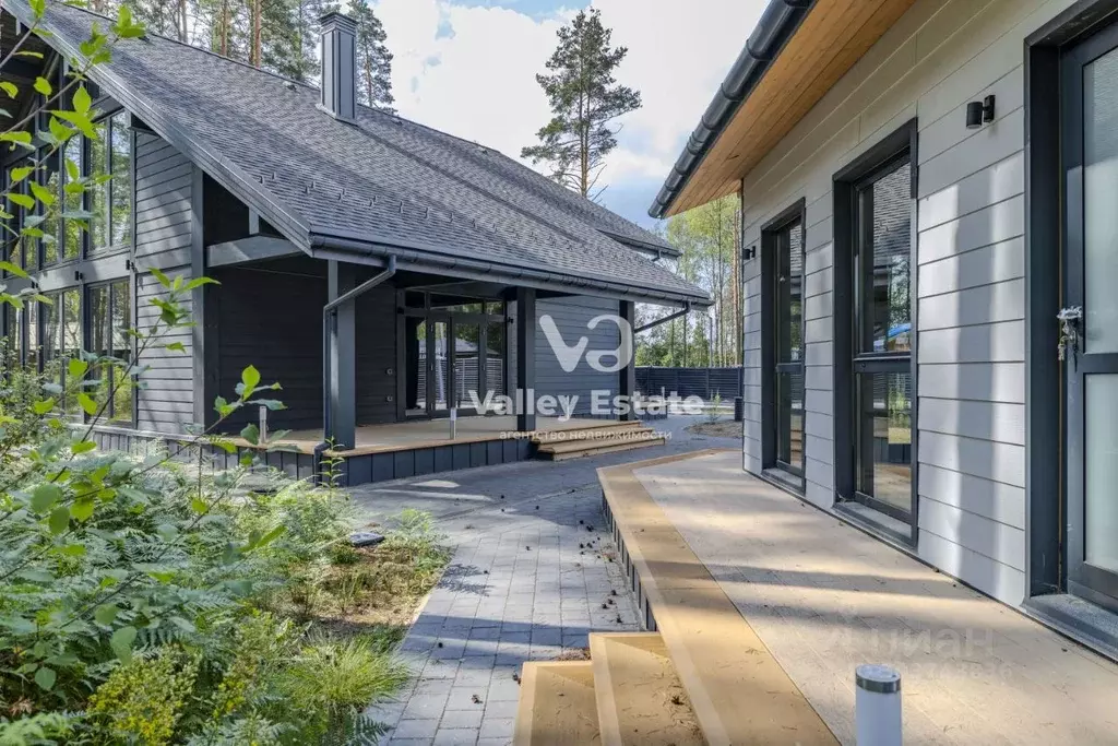 Дом в Ленинградская область, Выборгский район, Рощинское городское ... - Фото 2