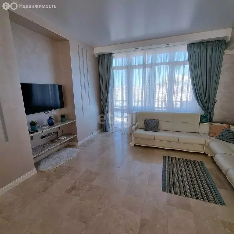 1-комнатная квартира: Севастополь, улица Адмирала Фадеева, 18 (60 м) - Фото 1