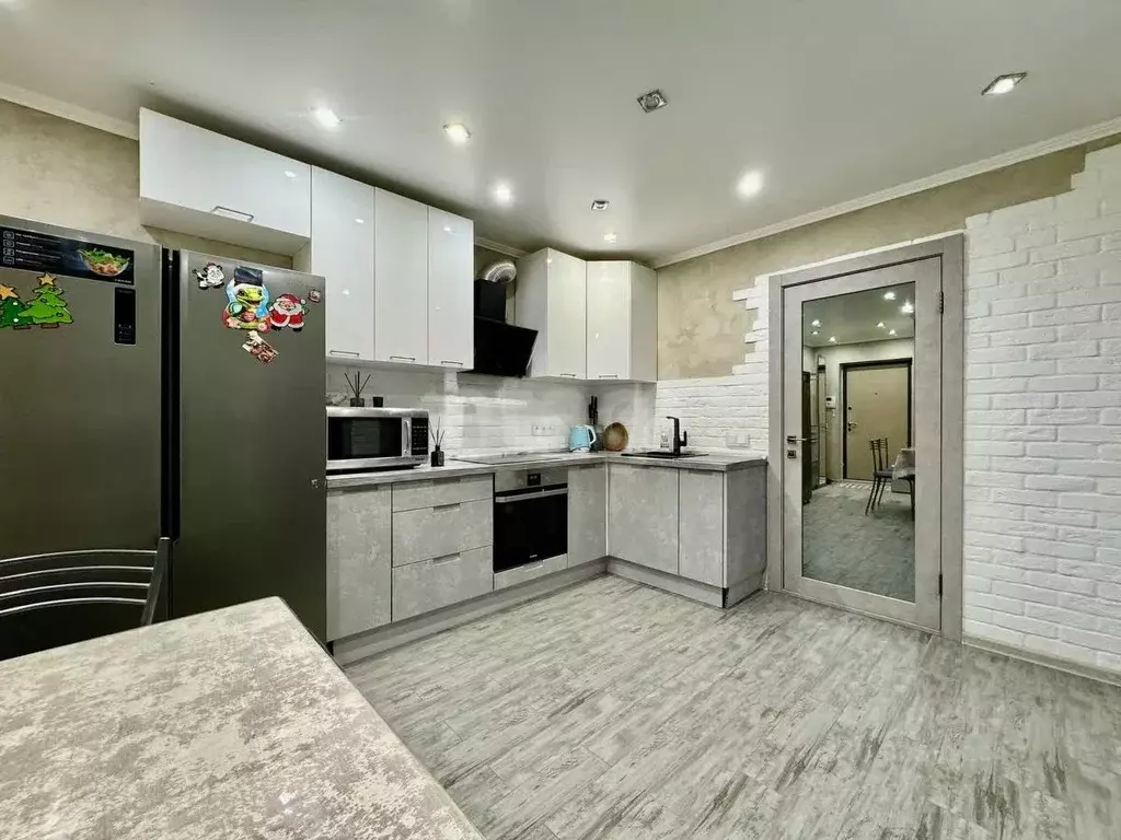 2-к кв. Тюменская область, Тюмень ул. 50 лет Октября, 57А (60.0 м) - Фото 2