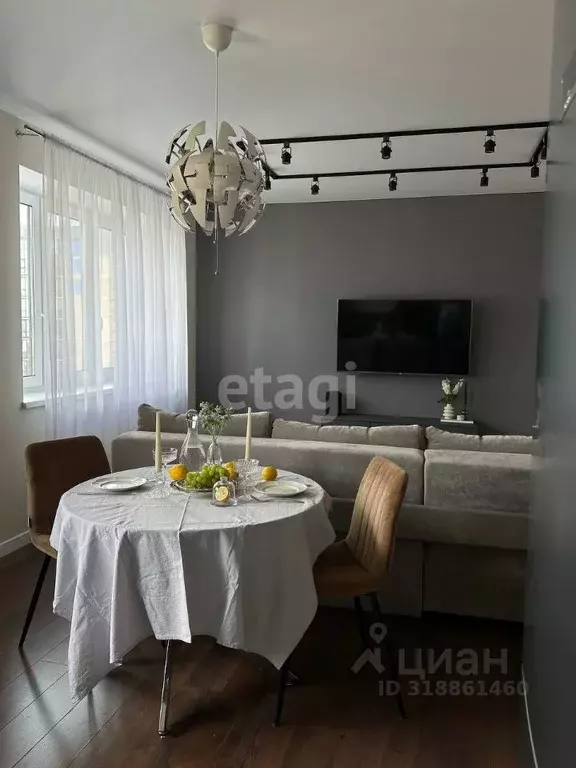 2-к кв. Тюменская область, Тюмень ул. Мельникайте, 32к1 (85.0 м) - Фото 0