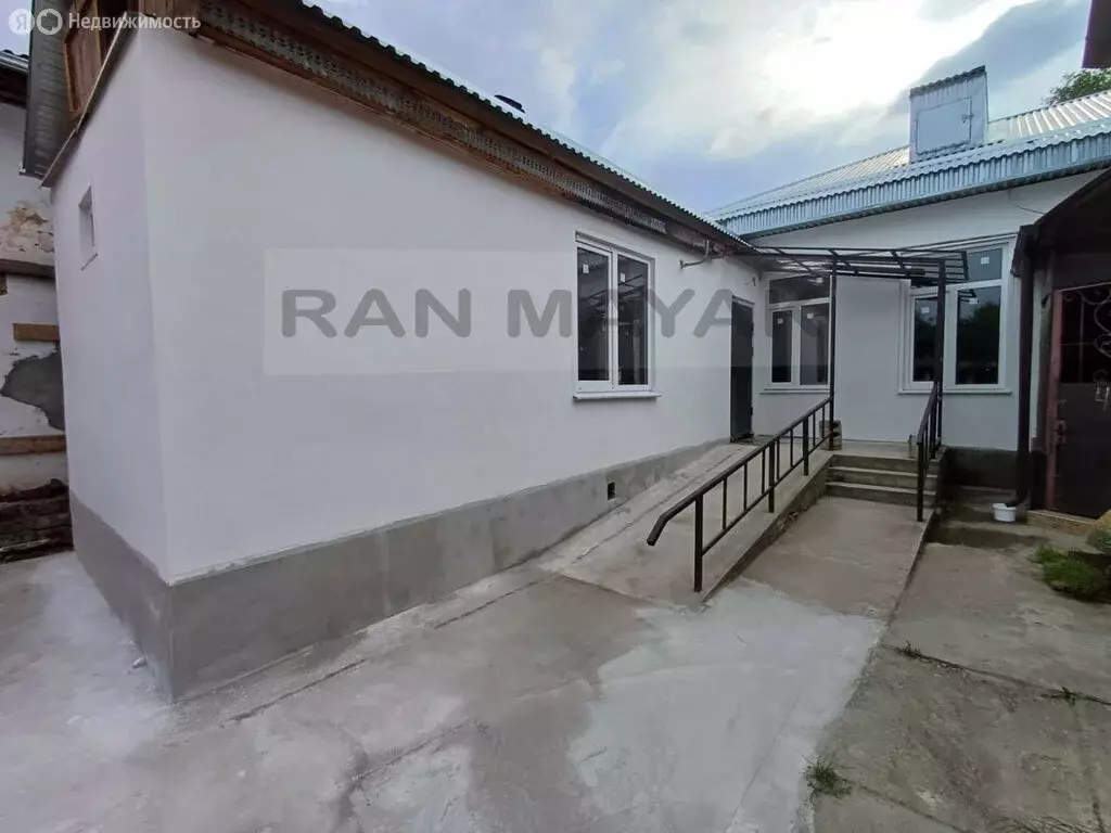 3-комнатная квартира: Майкоп, улица Челюскинцев, 10 (60.8 м) - Фото 0