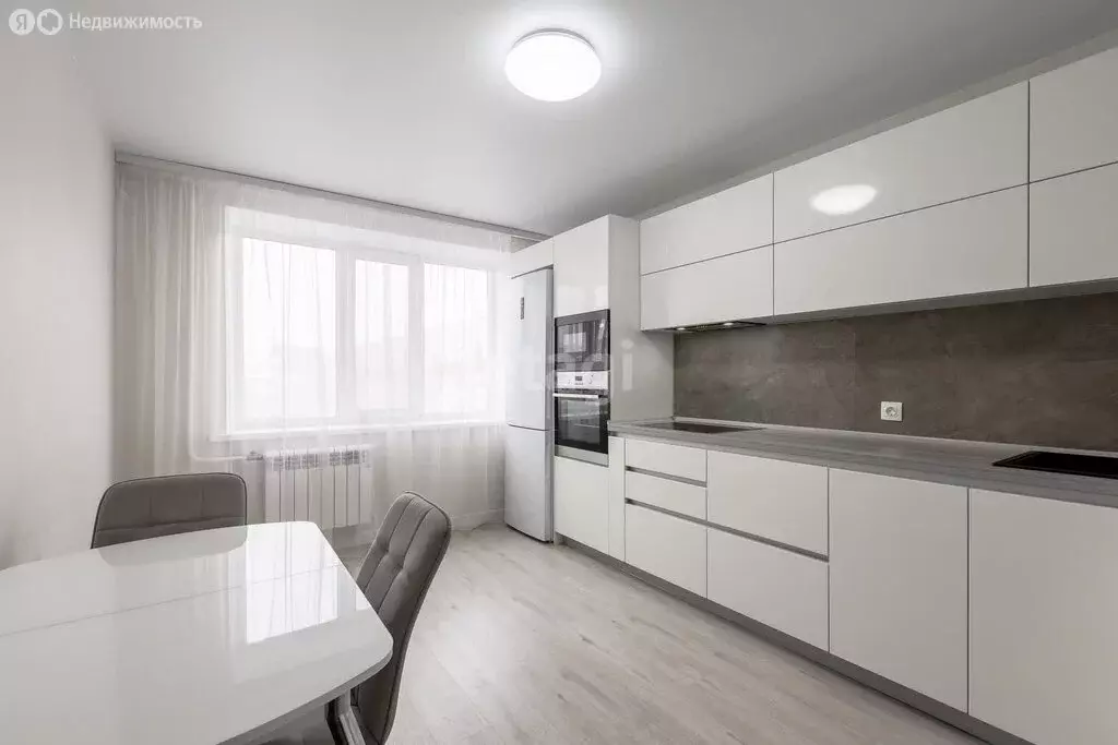 2-комнатная квартира: Тюмень, улица Попова, 7А (59.1 м) - Фото 1