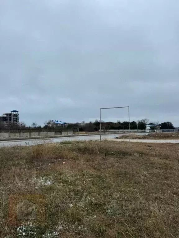 Участок в Крым, Евпатория городской округ, Заозерное пгт ул. Аллея ... - Фото 1
