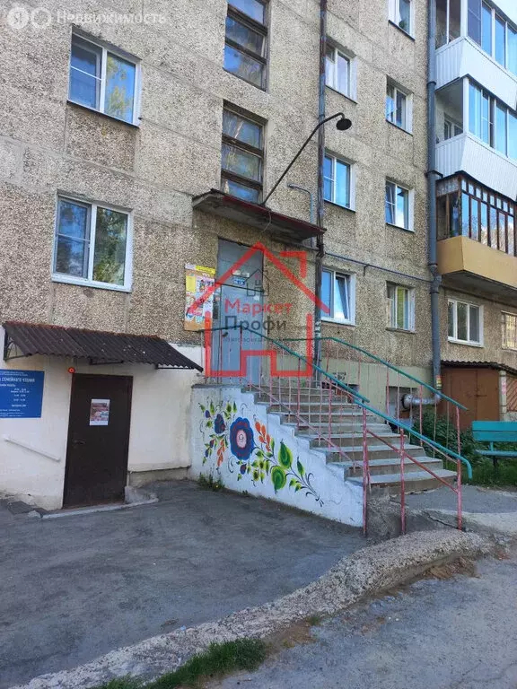 4-комнатная квартира: Верхняя Пышма, улица Победы, 7 (62.5 м) - Фото 1