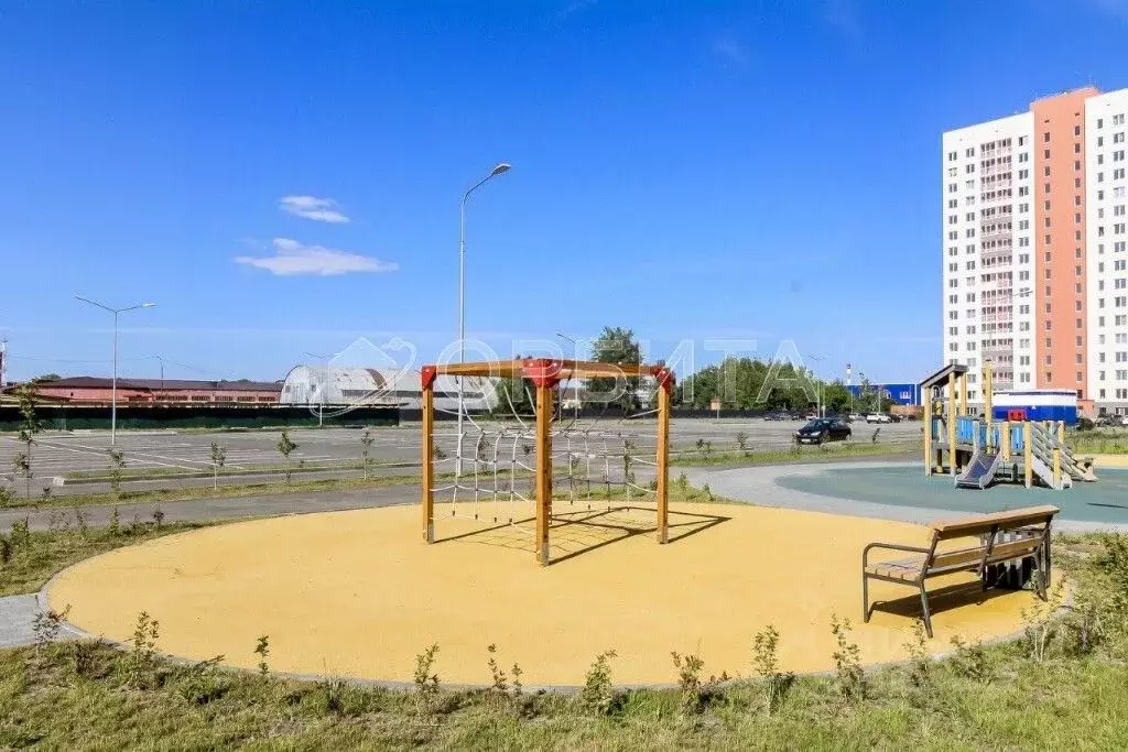 3-к кв. Тюменская область, Тюмень ул. Ветеранов Труда, 9Ак4 (70.6 м) - Фото 0
