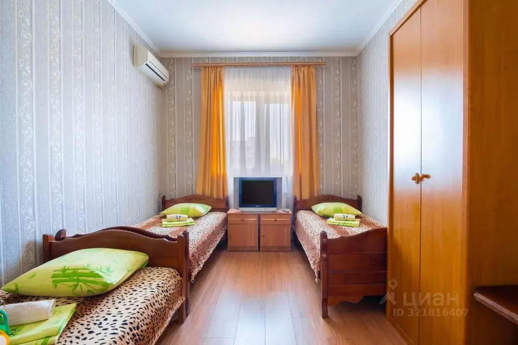 Комната Крым, Феодосия ул. Листовничей, 2 (17.0 м) - Фото 0