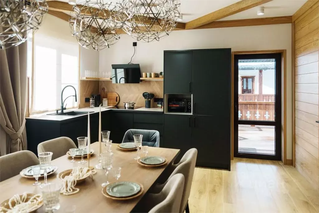 Дом в Карачаево-Черкесия, Зеленчукский район, с. Архыз ул. Лесная, ... - Фото 1