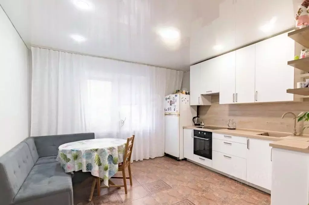 2-к кв. Татарстан, Казань ул. Габдуллы Кариева, 6 (65.2 м) - Фото 0