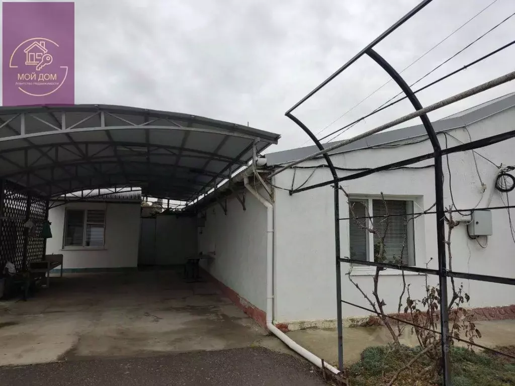 Дом в Крым, Сакский район, с. Уютное ул. Юрия Гагарина, 2 (160 м) - Фото 2