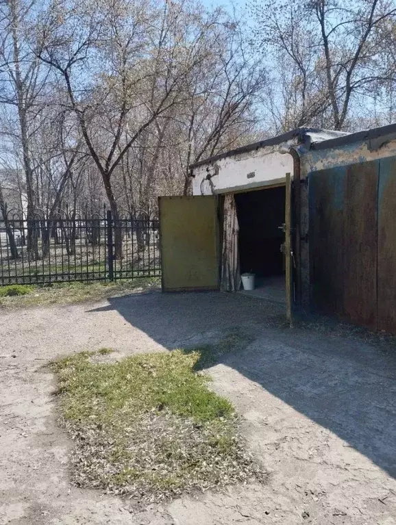 Гараж в Омская область, Омск Городок Нефтяников мкр, ул. Строителей, ... - Фото 1