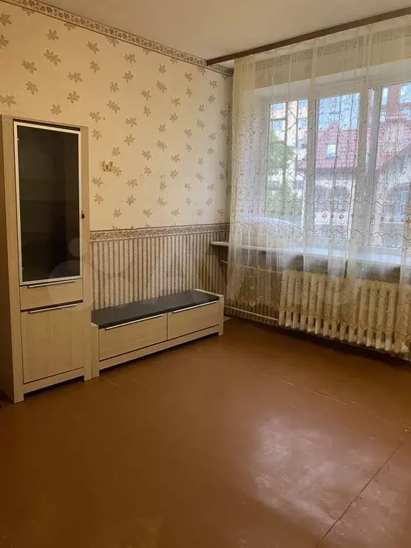 Комната 24 м в 4-к., 1/3 эт. - Фото 0