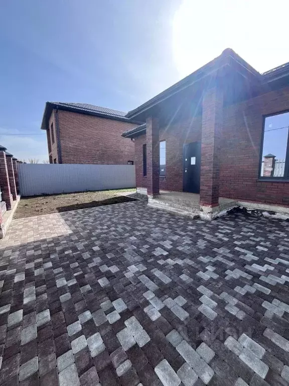 Дом в Краснодарский край, Динской район, с. Красносельское  (100 м) - Фото 1