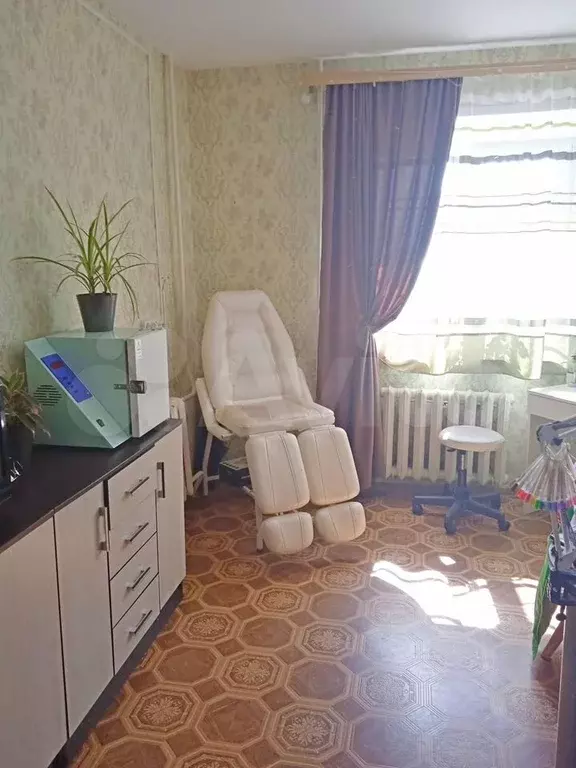 Комната 23,7 м в 4-к., 2/5 эт. - Фото 1