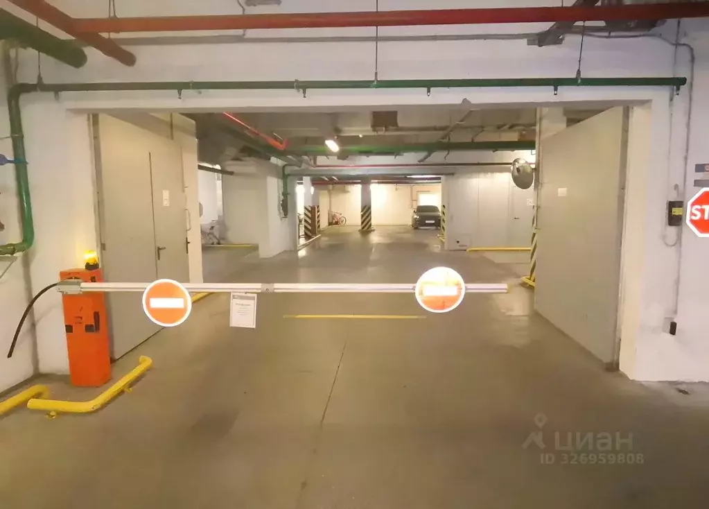 Гараж в Москва ул. Адмирала Лазарева, 63к2соор1 (8 м) - Фото 1