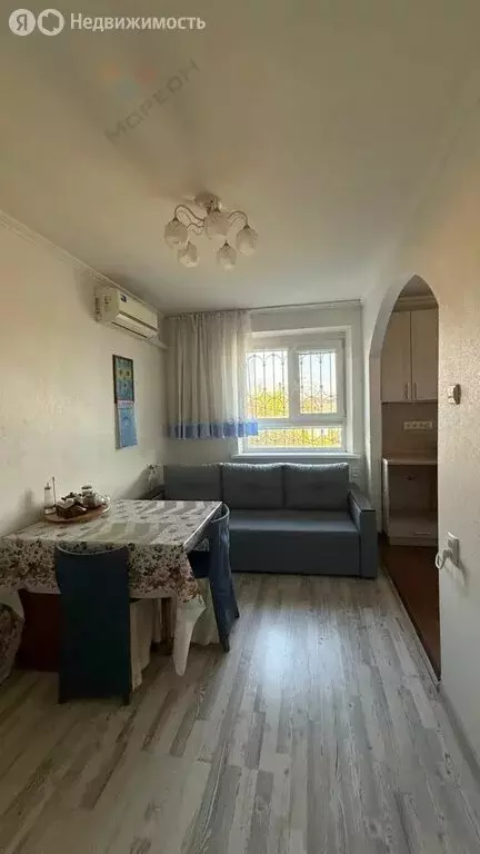 3-комнатная квартира: посёлок городского типа Яблоновский, улица ... - Фото 1