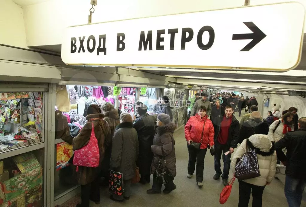 Торговая площадь в переходе метро на макс трафике, 4м2 - Фото 0