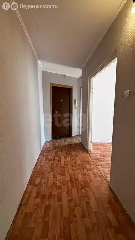 3-комнатная квартира: Тюмень, улица Домостроителей, 18 (65 м) - Фото 1