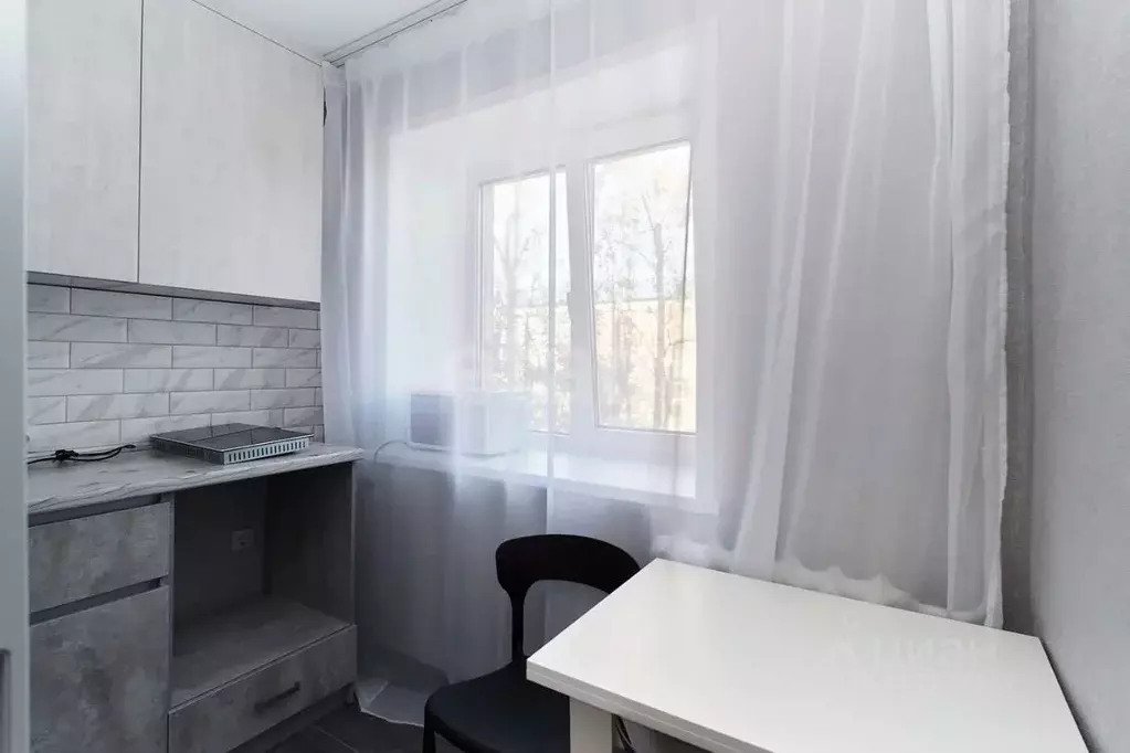 2-к кв. Тюменская область, Тюмень ул. 50 лет Октября, 39 (41.0 м) - Фото 0