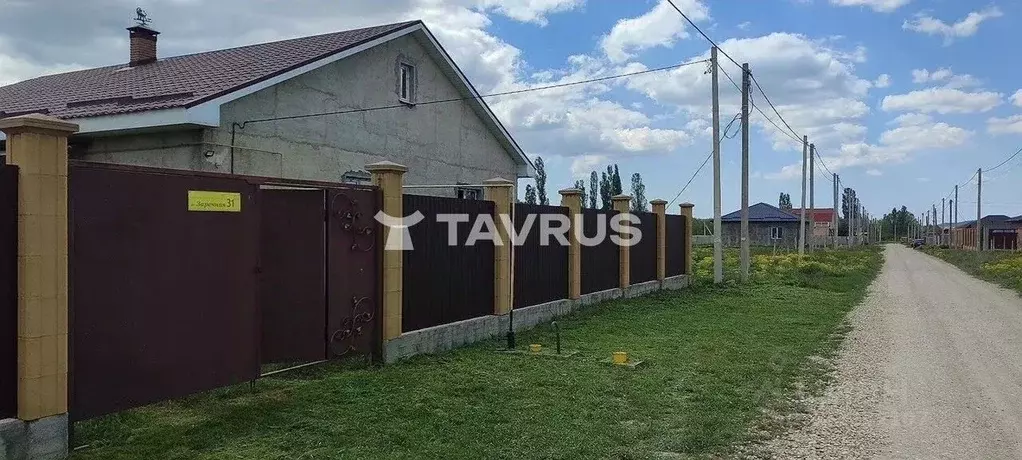 Дом в Крым, Симферопольский район, Добровское с/пос, с. Заречное пер. ... - Фото 1