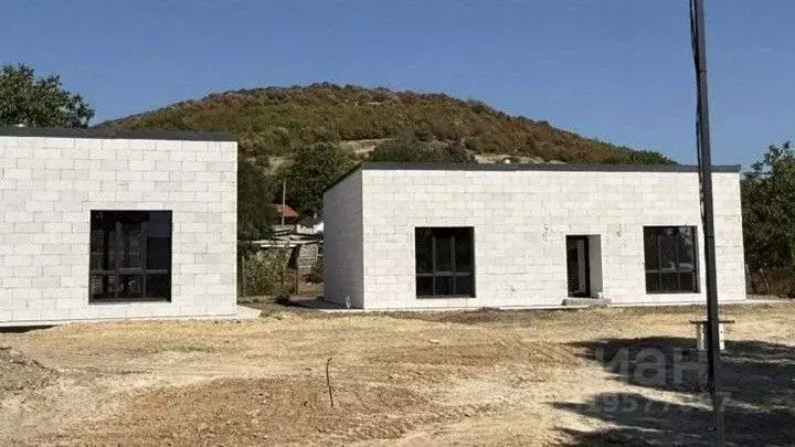 Дом в Севастополь с. Передовое, ул. Магсумова (100 м) - Фото 1