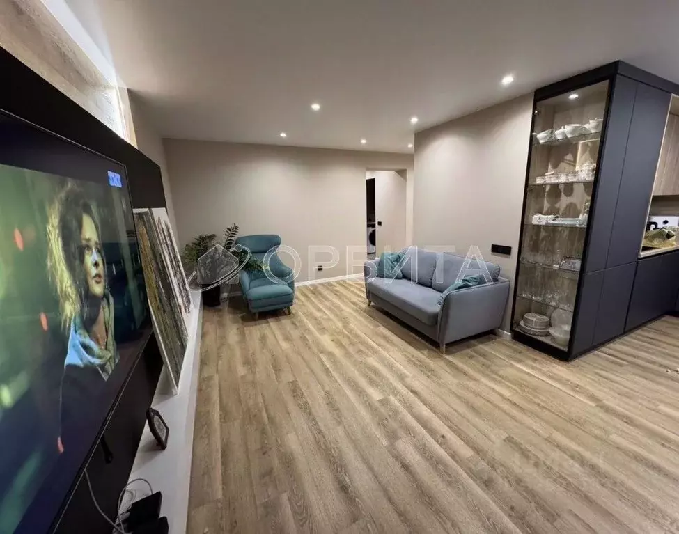 3-к кв. Тюменская область, Тюмень ул. Ю.-Р.Г. Эрвье, 10 (76.0 м) - Фото 1