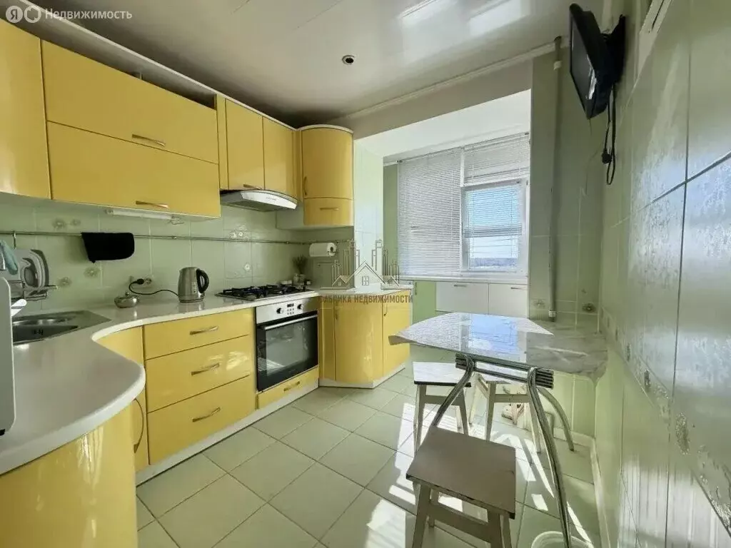 3-комнатная квартира: Симферополь, Ростовская улица, 4 (60 м) - Фото 1