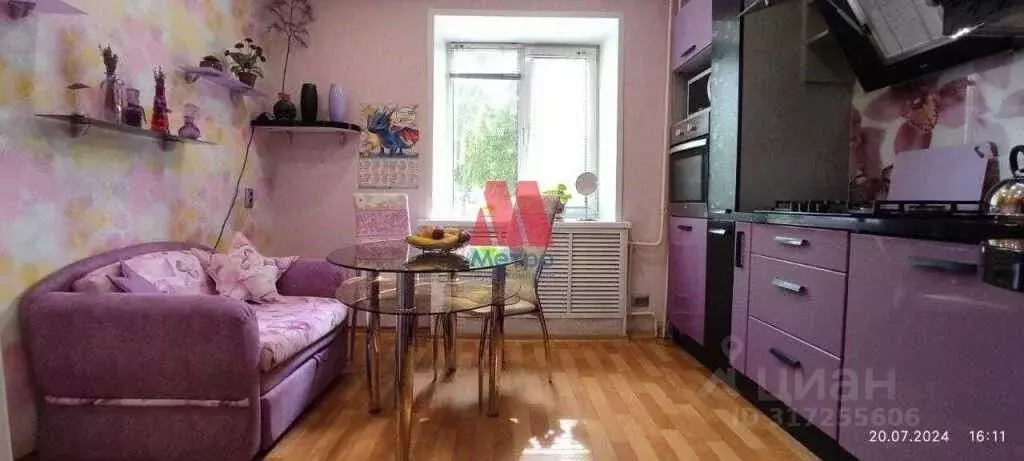 3-к кв. Ярославская область, Ростов ул. Фрунзе, 9 (66.9 м) - Фото 0