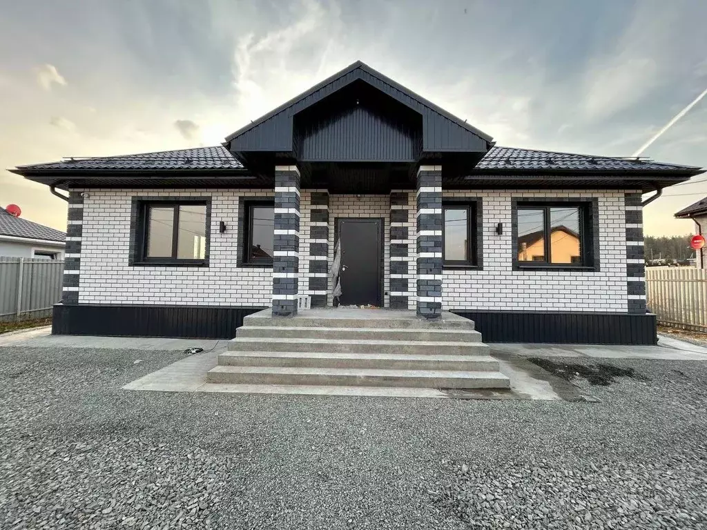 Дом в Свердловская область, Сысертский муниципальный округ, пос. ... - Фото 1