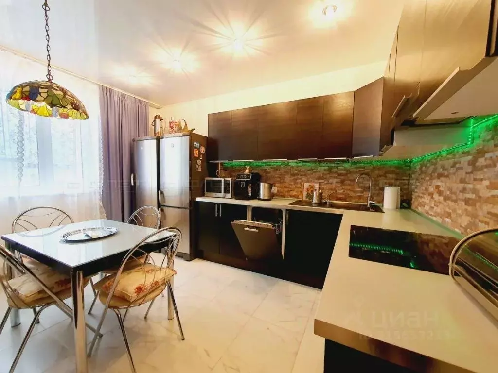 3-к кв. Татарстан, Казань ул. Амирхана Еники, 4/2 (83.0 м) - Фото 0
