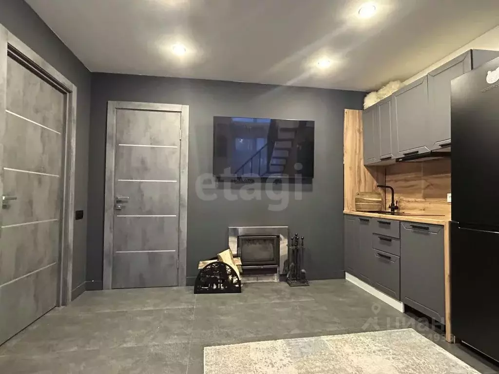 Дом в Ямало-Ненецкий АО, Новый Уренгой проезд Ялтинский, 14 (60 м) - Фото 1