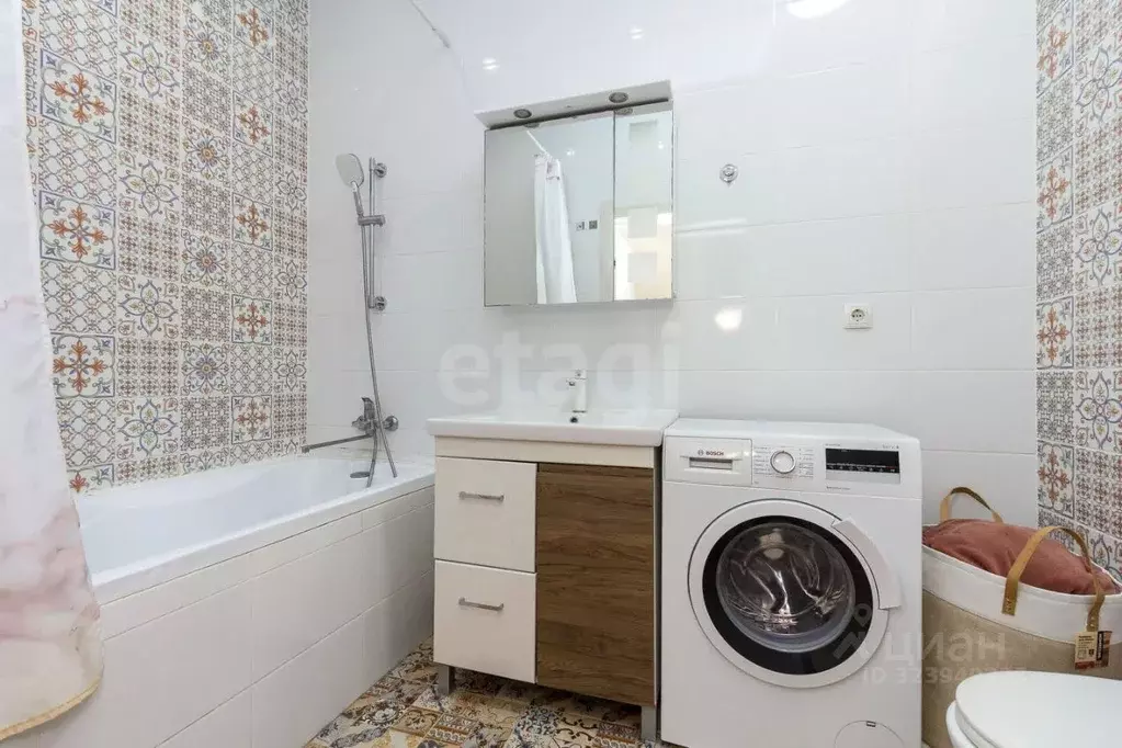 2-к кв. Тюменская область, Тюмень ул. 50 лет Октября, 57Ак1 (56.9 м) - Фото 0