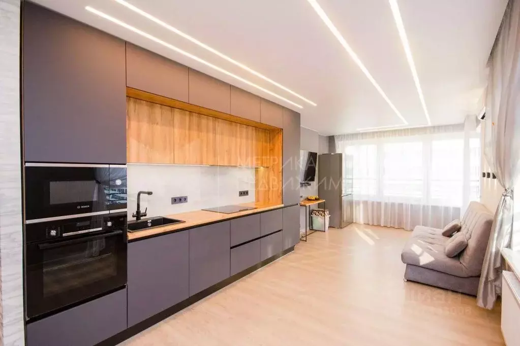 3-к кв. Тюменская область, Тюмень ул. 50 лет Октября, 57Бк1 (91.8 м) - Фото 1