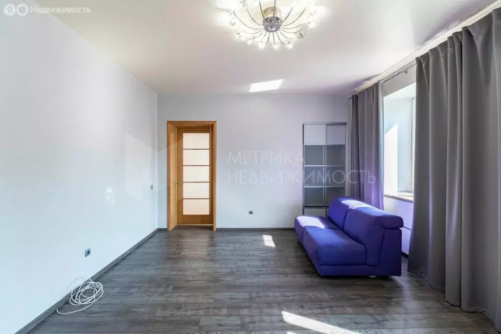 1-комнатная квартира: Тюмень, улица Володарского, 26 (69 м) - Фото 1