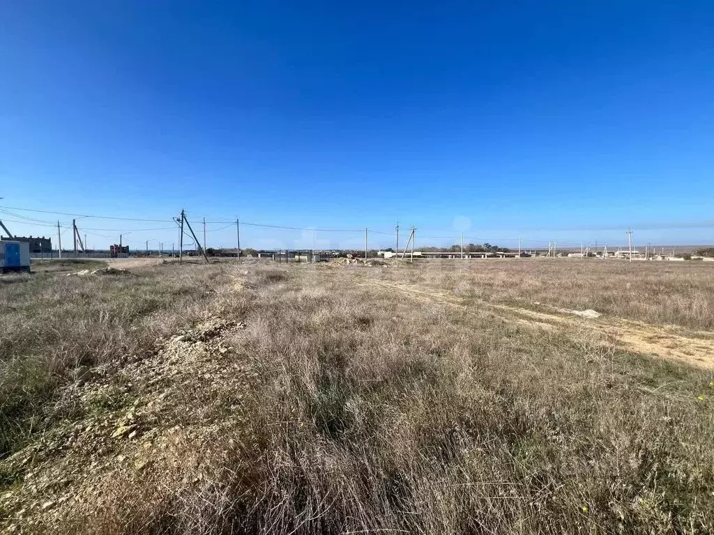 Участок в Крым, Черноморский район, Оленевское с/пос, с. Оленевка  ... - Фото 1