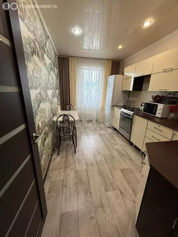 2-комнатная квартира: Альметьевск, микрорайон Алсу, улица Рината ... - Фото 2