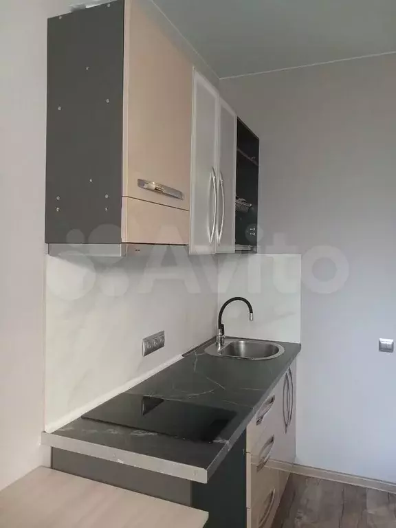 Комната 15,5 м в 1-к., 1/4 эт. - Фото 0
