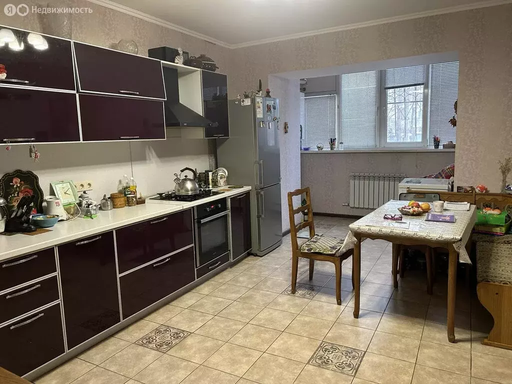 3-комнатная квартира: Астрахань, улица Набережная Приволжского Затона, ... - Фото 2