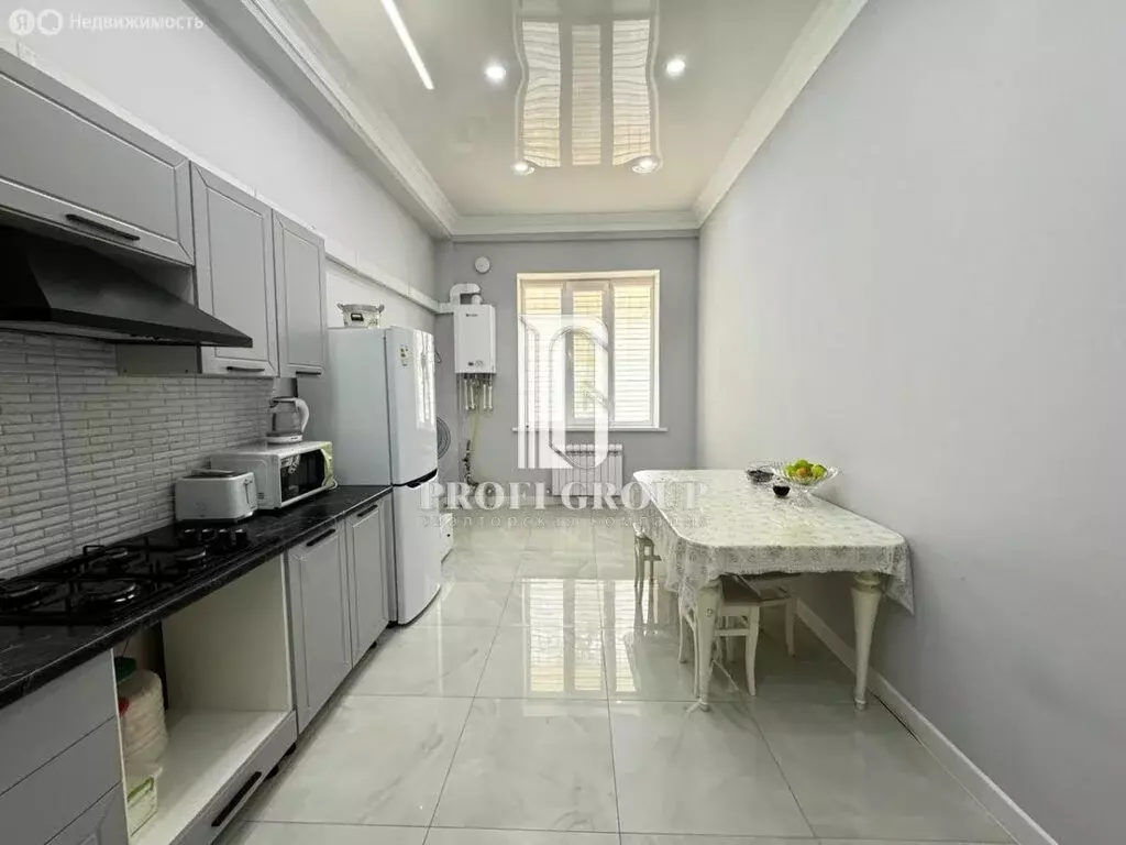2-комнатная квартира: Махачкала, улица Эльзы Ибрагимовой, 31Бк2 (90 м) - Фото 0