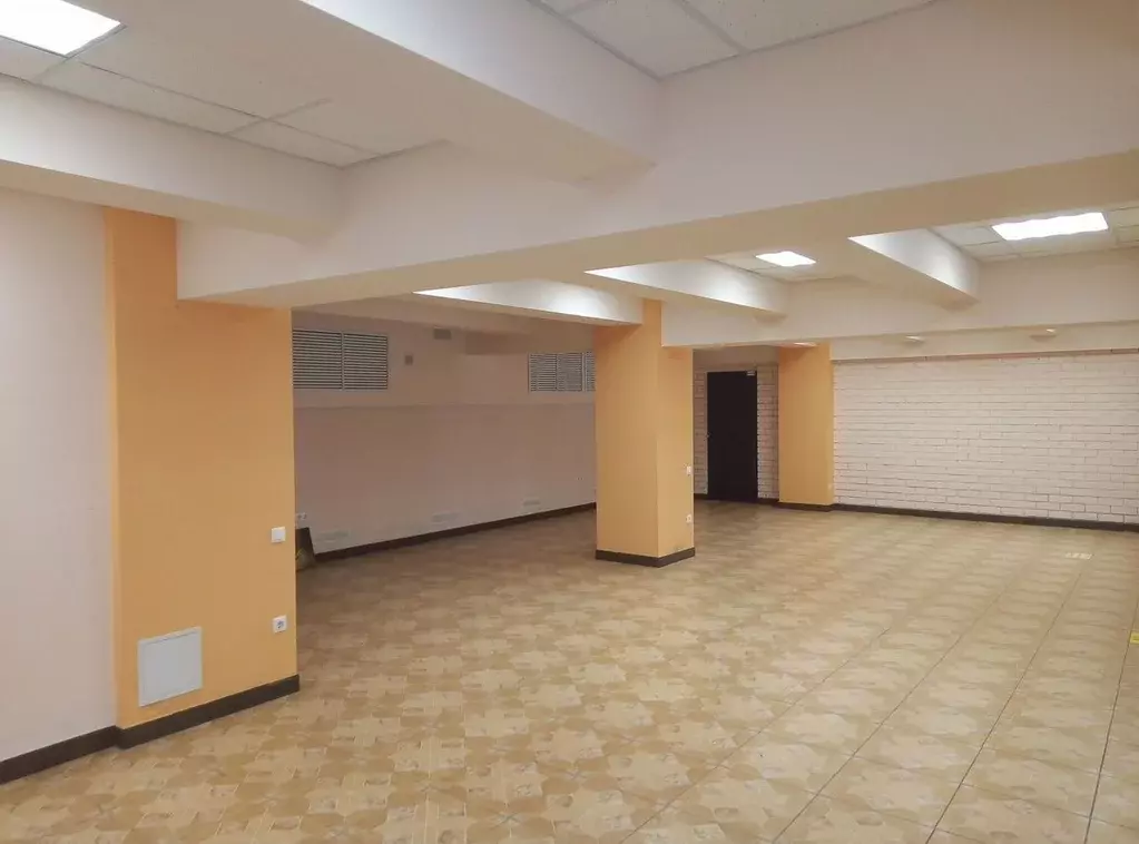 Помещение свободного назначения в Саратовская область, Саратов просп. ... - Фото 1