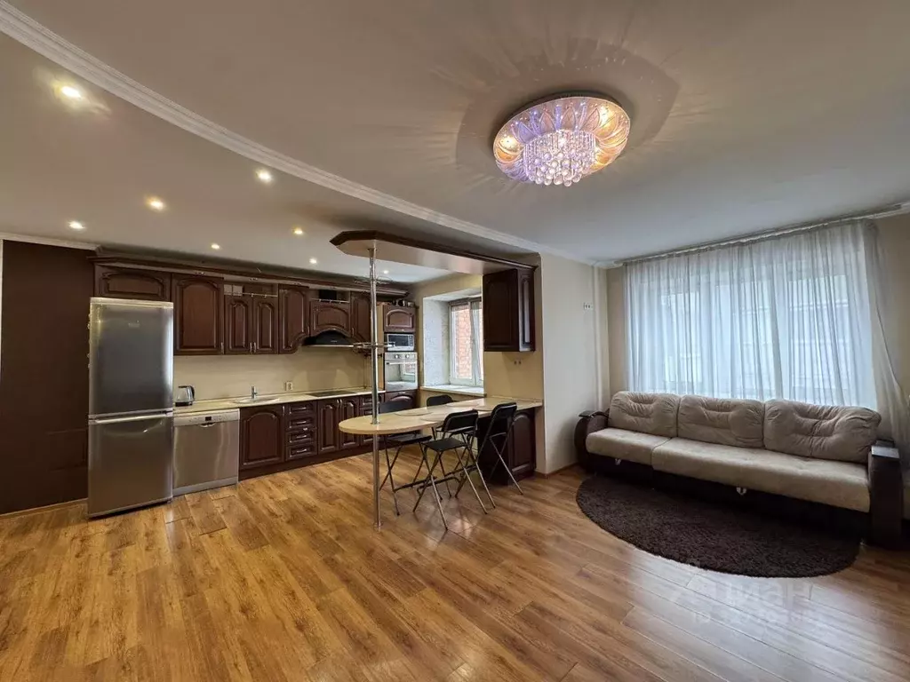 3-к кв. Омская область, Омск Харьковская ул., 27/1 (81.1 м) - Фото 1